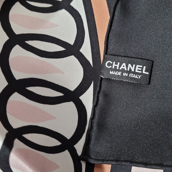 Sold‼️🌟Host Pick🌟Chanel scarf size 90×90cm(in) - Picture 3 of 11